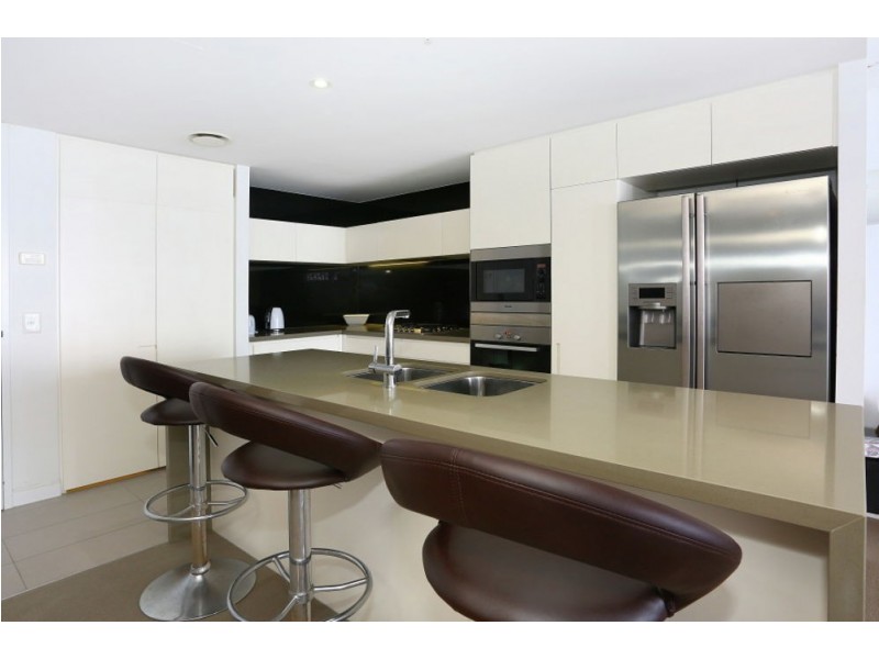 22001/21 Elizabeth Avenue, Broadbeach QLD 4218
