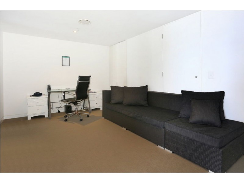 22001/21 Elizabeth Avenue, Broadbeach QLD 4218