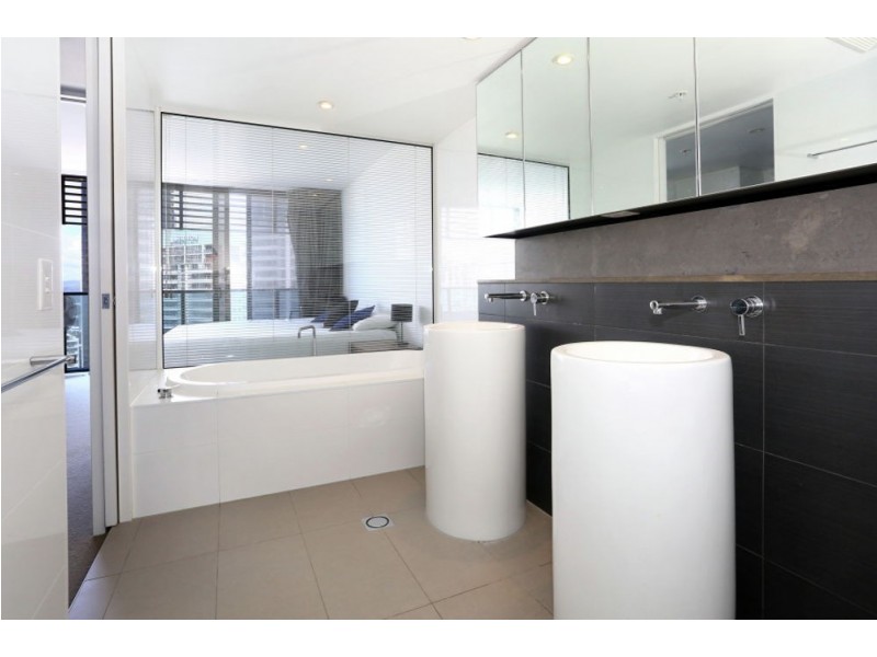 22001/21 Elizabeth Avenue, Broadbeach QLD 4218