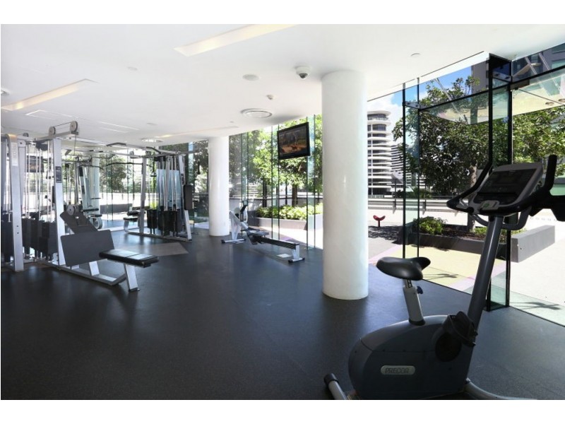 22001/21 Elizabeth Avenue, Broadbeach QLD 4218