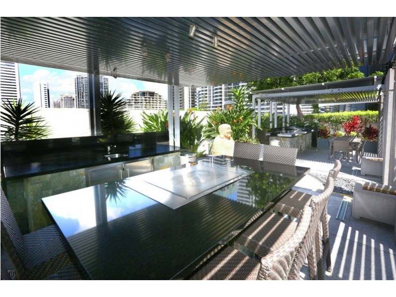 22001/21 Elizabeth Avenue, Broadbeach QLD 4218