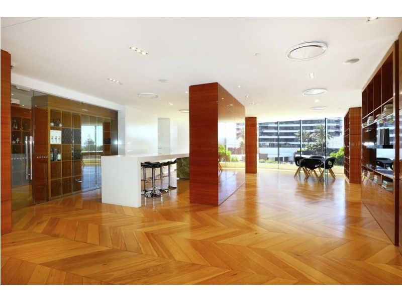 22001/21 Elizabeth Avenue, Broadbeach QLD 4218