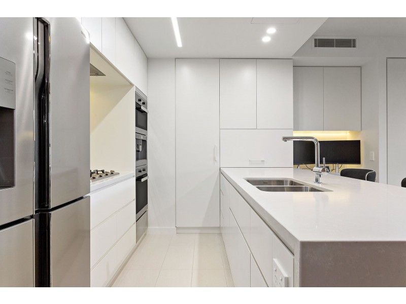 9302/50 Parkside Circuit, Hamilton QLD 4007