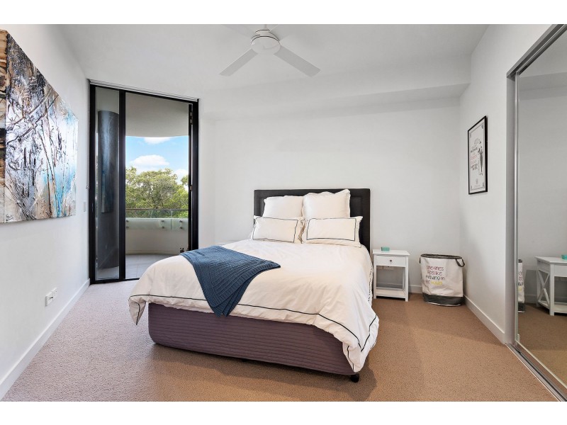 9302/50 Parkside Circuit, Hamilton QLD 4007