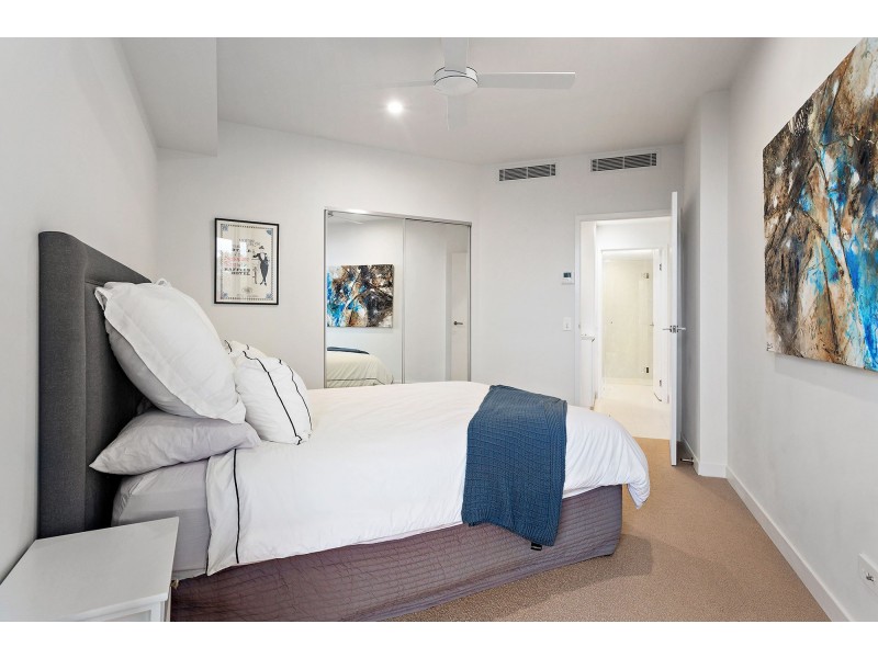 9302/50 Parkside Circuit, Hamilton QLD 4007