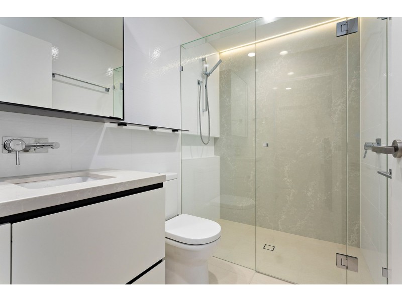 9302/50 Parkside Circuit, Hamilton QLD 4007