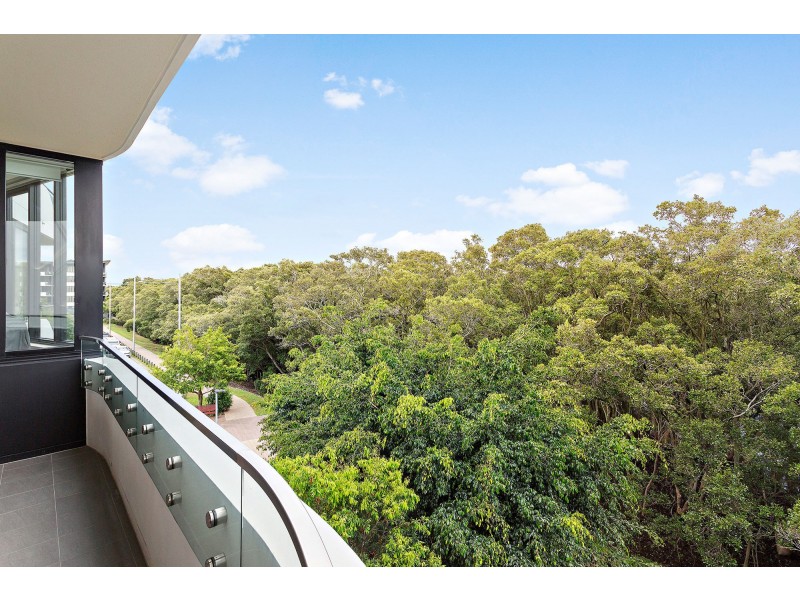 9302/50 Parkside Circuit, Hamilton QLD 4007