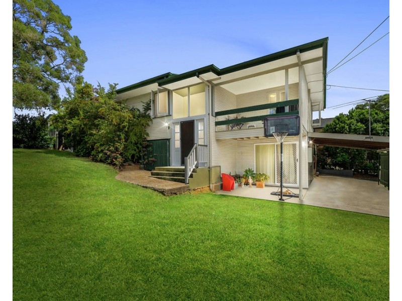 7 Tara Street, Stafford Heights QLD 4053