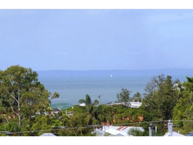 33 Gordon Parade, Manly QLD 4179