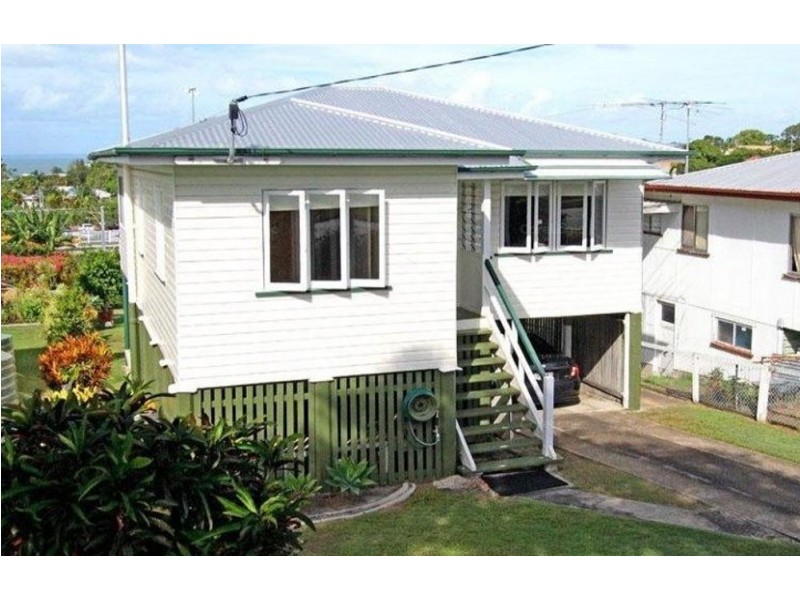 33 Gordon Parade, Manly QLD 4179