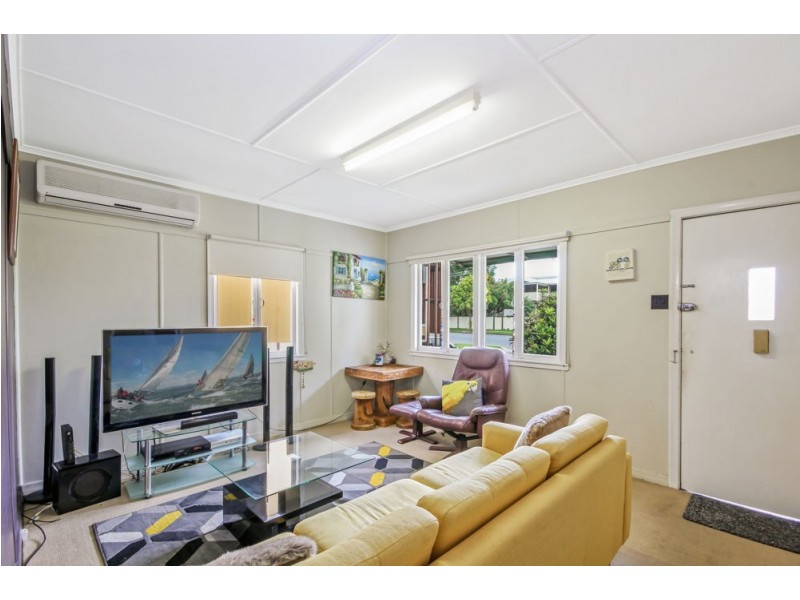 33 Gordon Parade, Manly QLD 4179