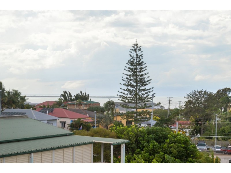 33 Gordon Parade, Manly QLD 4179