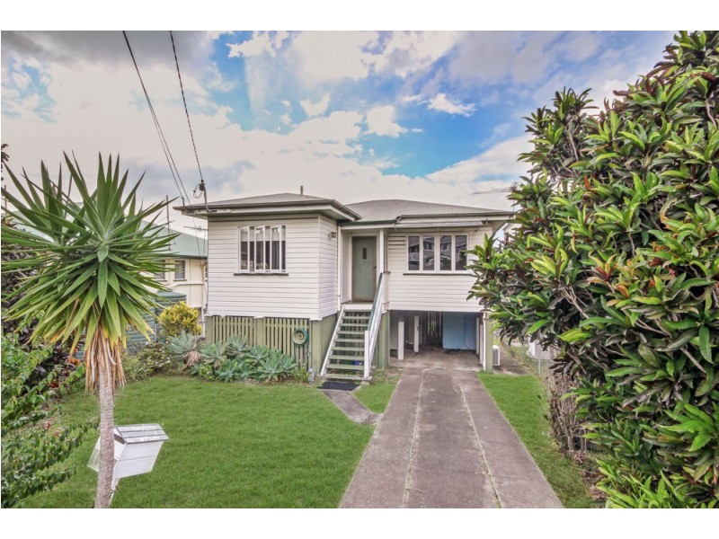 33 Gordon Parade, Manly QLD 4179
