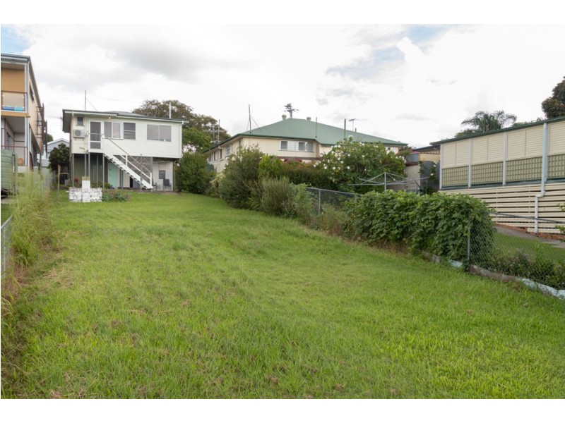 33 Gordon Parade, Manly QLD 4179