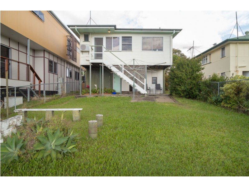 33 Gordon Parade, Manly QLD 4179