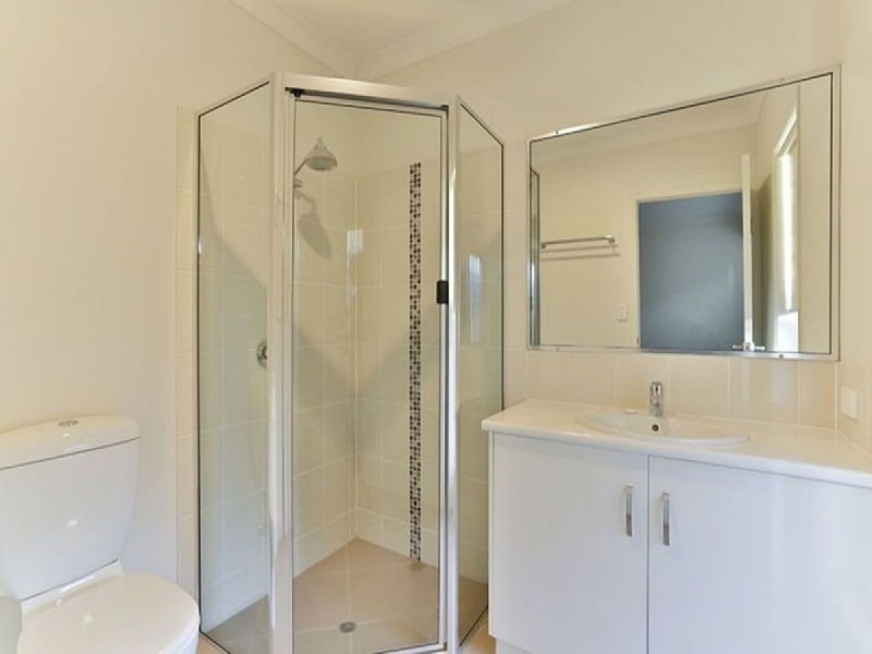 2/1 Barry Street, Mount Lofty QLD 4350