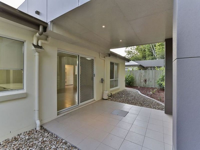 2/1 Barry Street, Mount Lofty QLD 4350