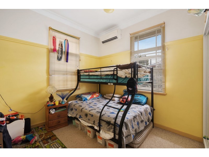 8 Allenby Street, Newtown QLD 4350