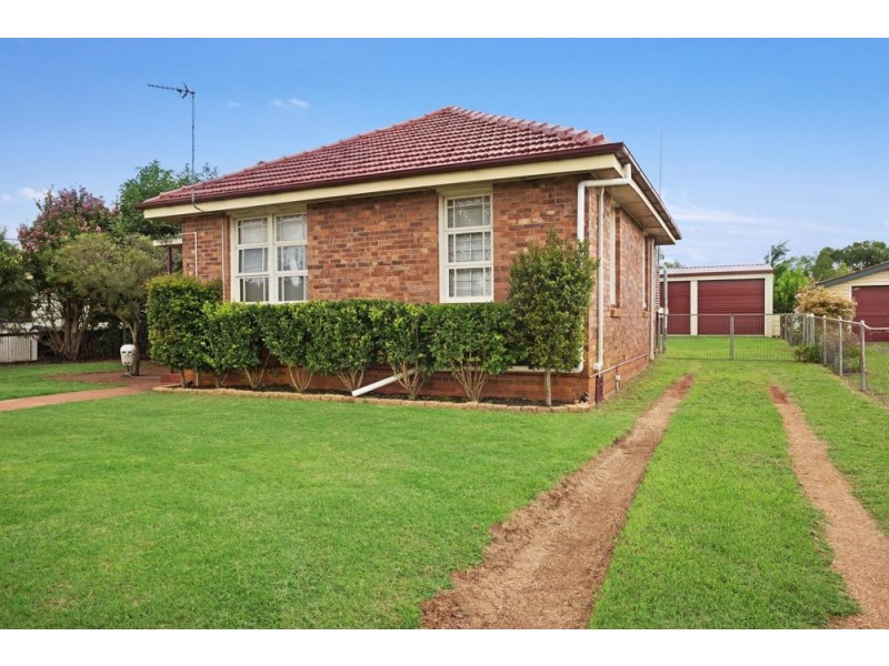 8 Allenby Street, Newtown QLD 4350