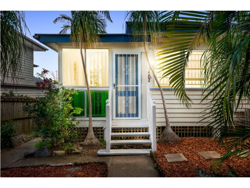 11 Rowton Street, Holland Park QLD 4121