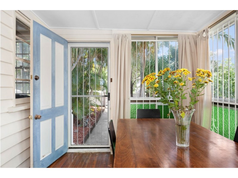 11 Rowton Street, Holland Park QLD 4121