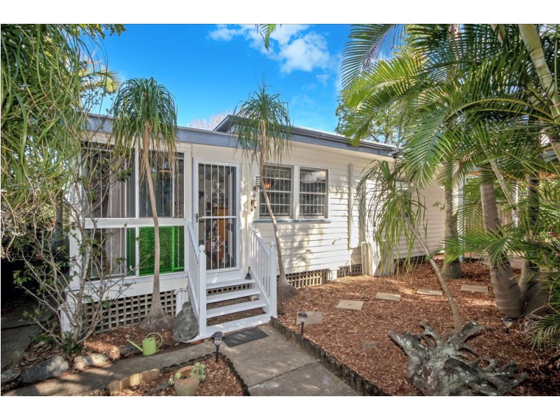 11 Rowton Street, Holland Park QLD 4121