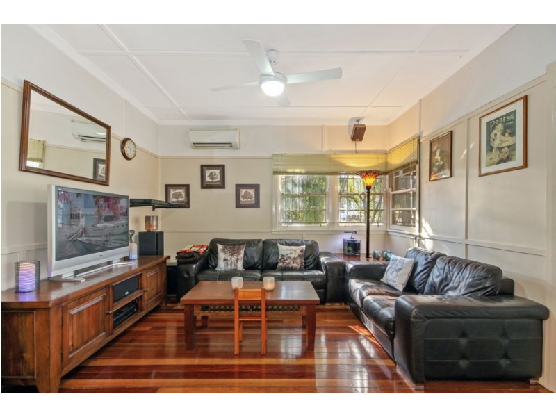 11 Rowton Street, Holland Park QLD 4121