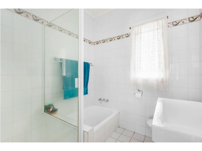 11 Rowton Street, Holland Park QLD 4121