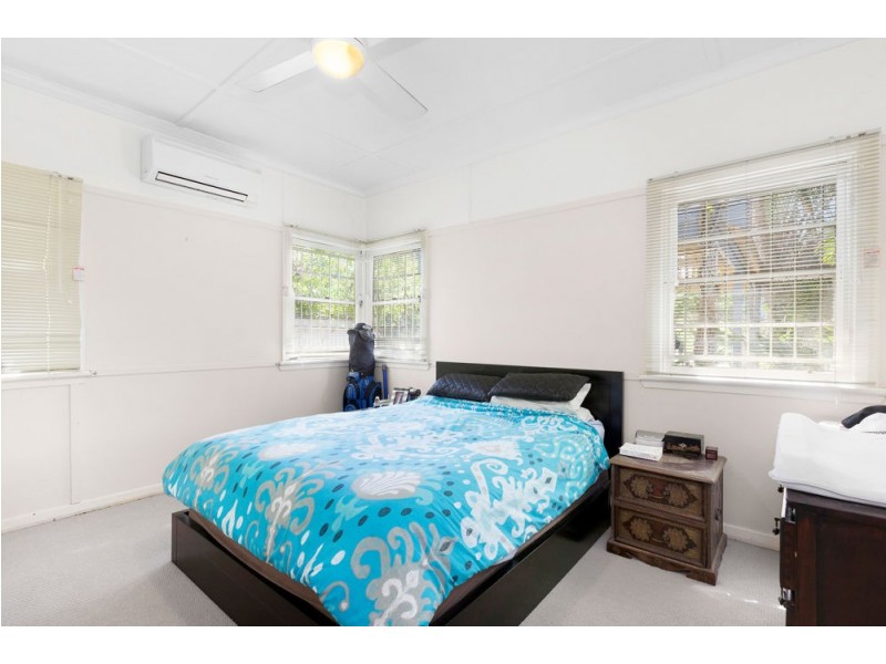 11 Rowton Street, Holland Park QLD 4121