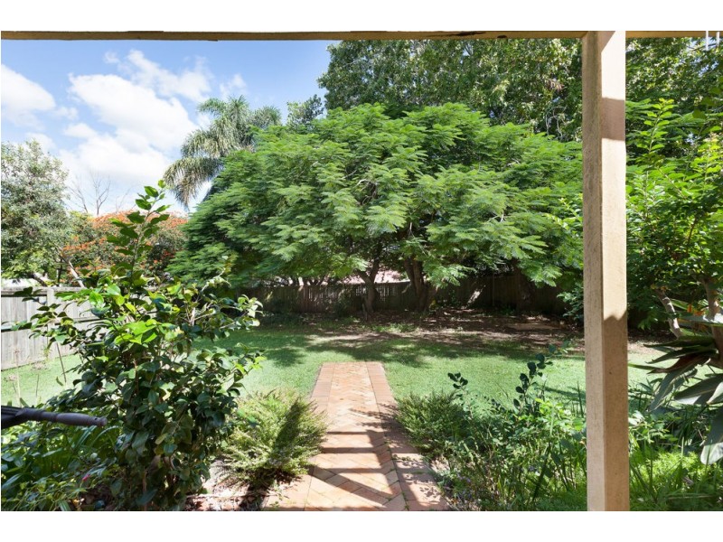 11 Rowton Street, Holland Park QLD 4121