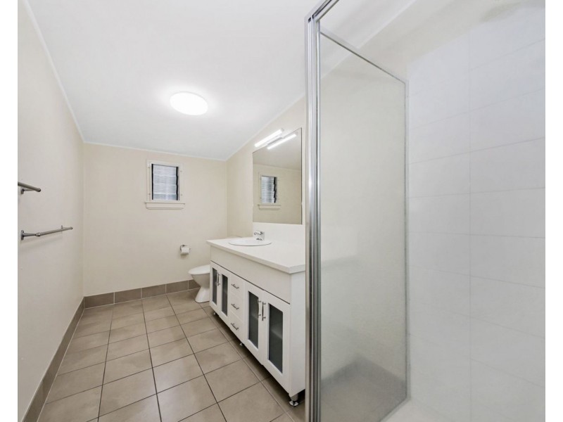 945 New Cleveland Road, Gumdale QLD 4154