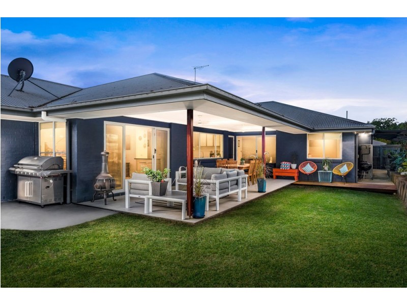 8 Confluence Court, Eatons Hill QLD 4037