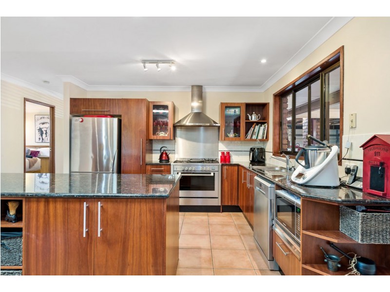 4 Eucalyptus Place, Albany Creek QLD 4035