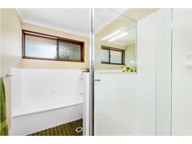 4 Eucalyptus Place, Albany Creek QLD 4035