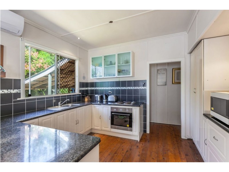 8 Drayton Road, Harristown QLD 4350