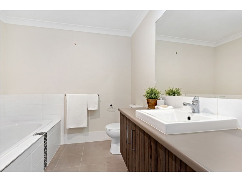 25 Bailey Street, Wakerley QLD 4154