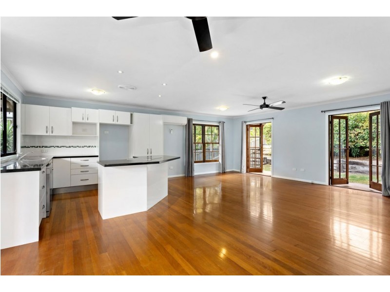 22 Tonnere Court, Eatons Hill QLD 4037