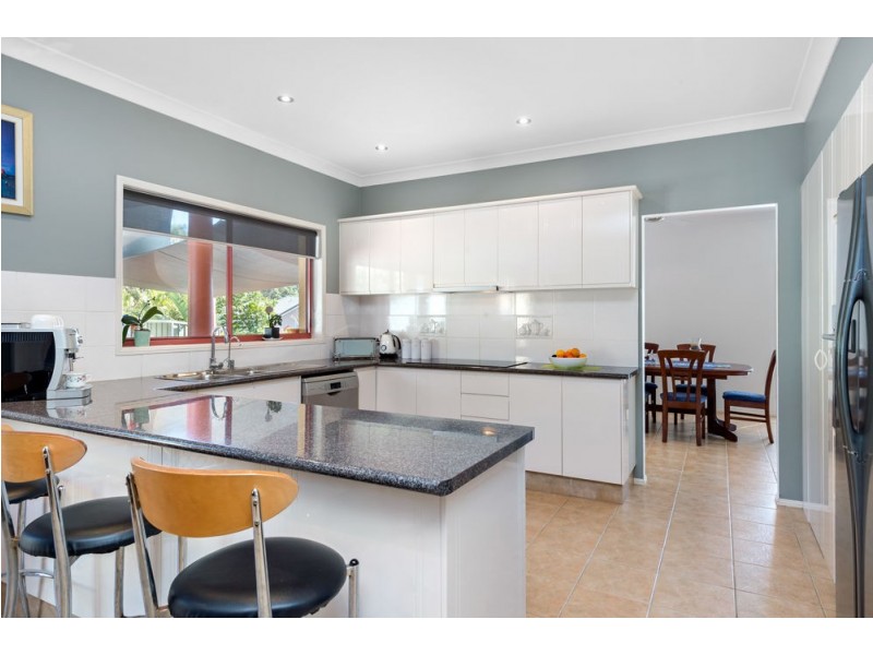 2 Delonix Court, Arundel QLD 4214