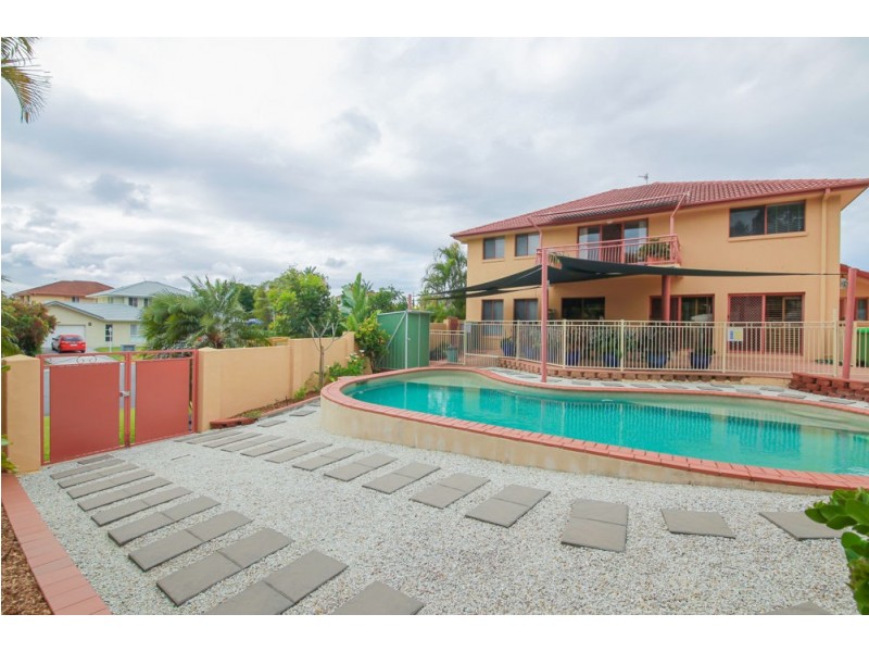 2 Delonix Court, Arundel QLD 4214