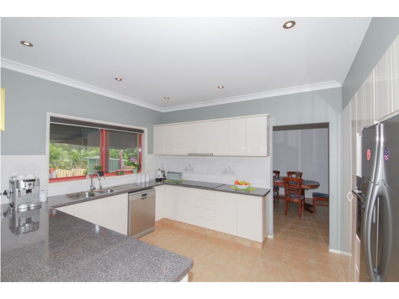 2 Delonix Court, Arundel QLD 4214