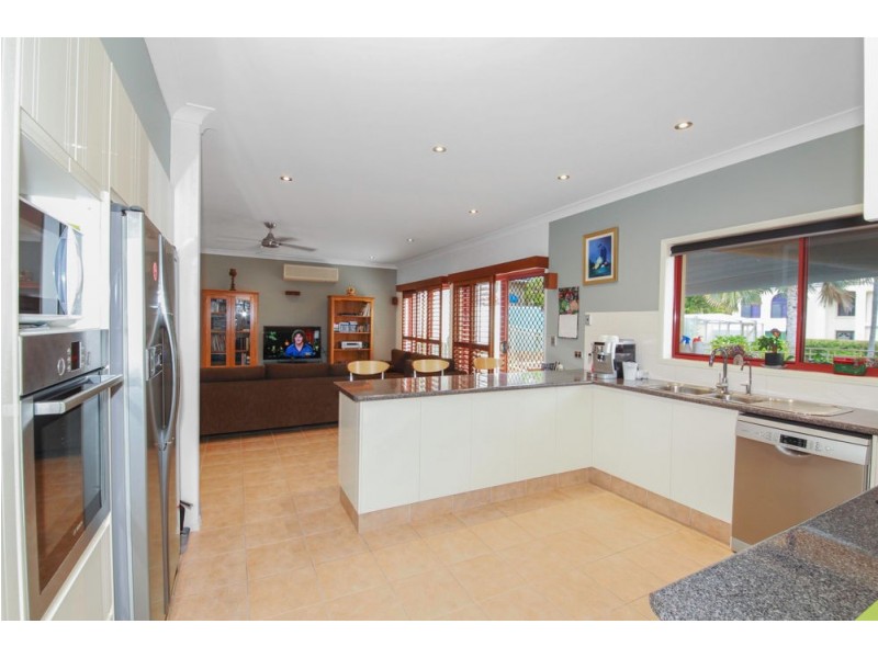 2 Delonix Court, Arundel QLD 4214