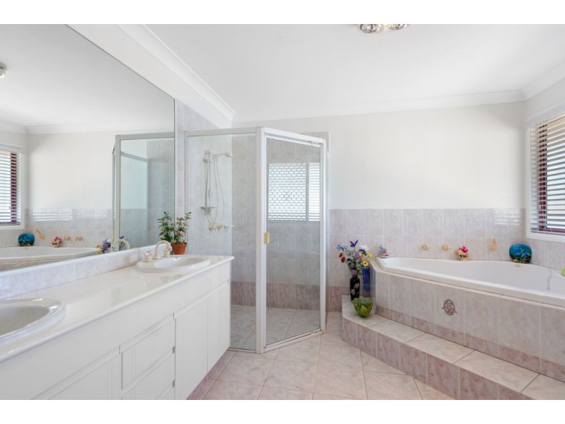 2 Delonix Court, Arundel QLD 4214