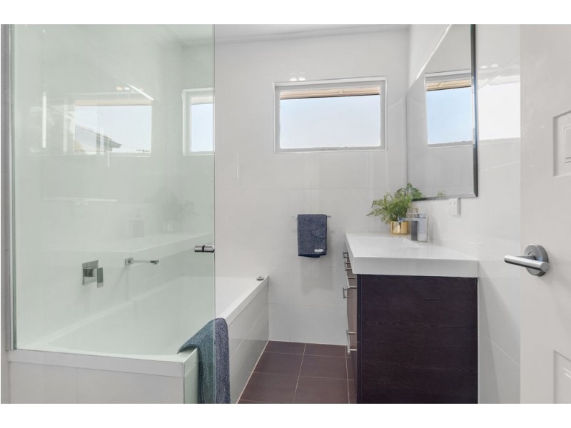 16 Knutsford Street, Chermside West QLD 4032