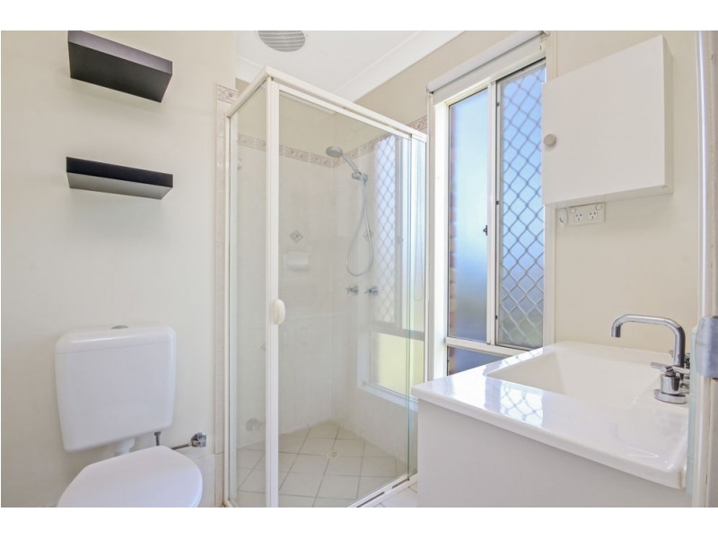 2 Michael Street, Wynnum West QLD 4178