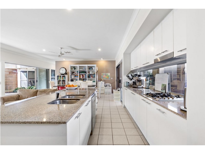 89 Mossvale Drive, Wakerley QLD 4154