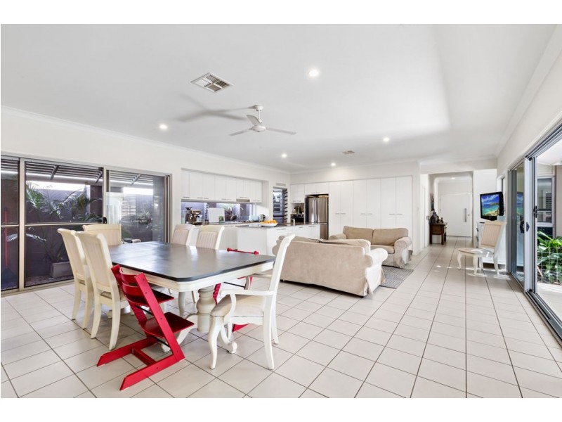 89 Mossvale Drive, Wakerley QLD 4154