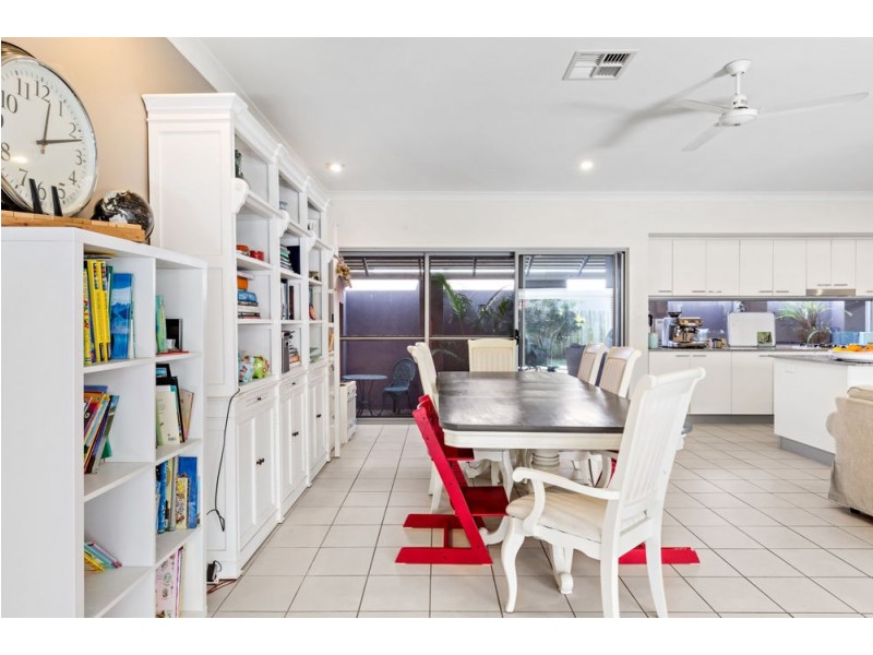 89 Mossvale Drive, Wakerley QLD 4154