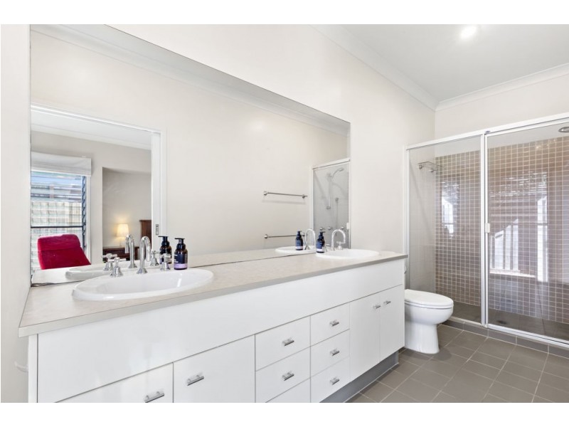 89 Mossvale Drive, Wakerley QLD 4154