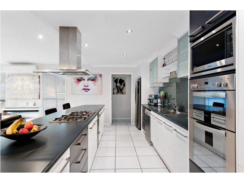 7 Page Court, Kearneys Spring QLD 4350