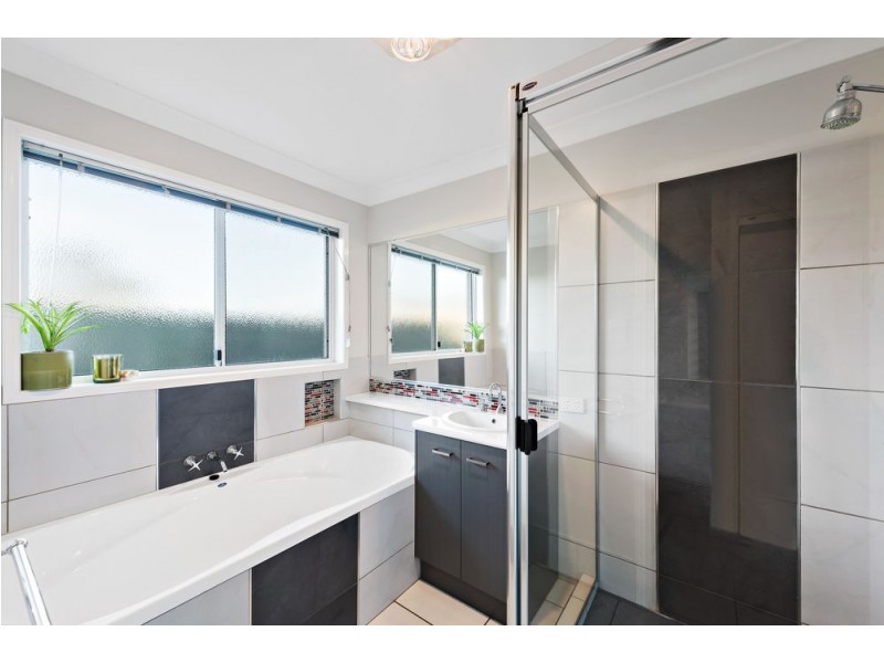 7 Page Court, Kearneys Spring QLD 4350